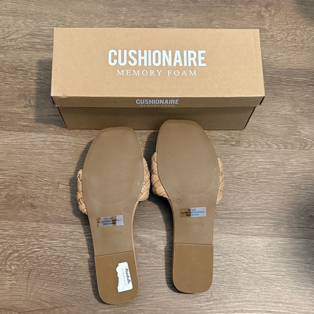 Cushionaire Women's 9.5 Tan Slide Sandals NWT - Picture 2 of 4